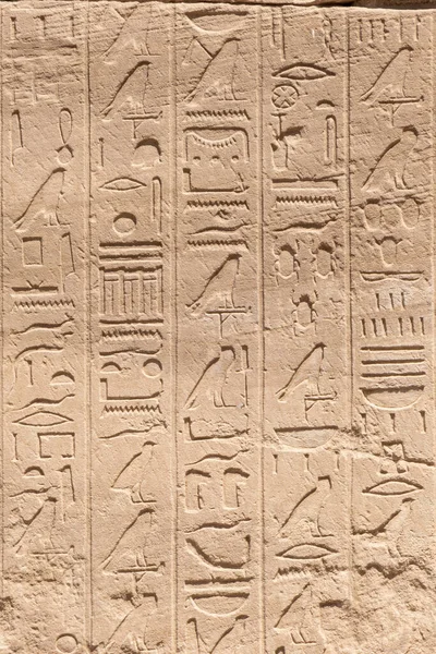 Altägyptische Wandmalereien Und Hieroglyphen Den Steinwänden Des Karnak Tempels Luxor — Stockfoto