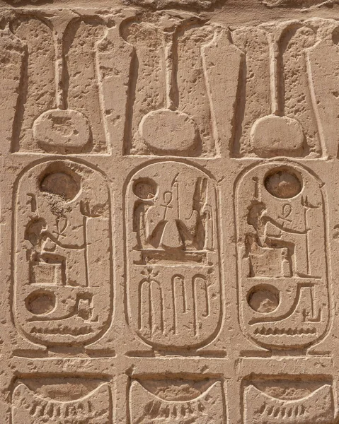 Starověké Egyptské Malby Hieroglyfy Kamenných Zdech Chrámu Karnak Luxoru Egypt — Stock fotografie