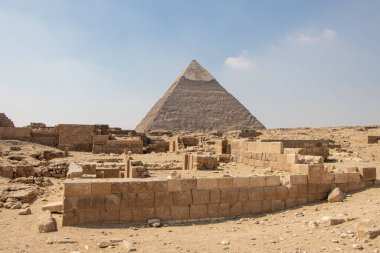 Chephren 'li Khafre Piramidi, Eski Mısır Giza Piramitleri' nin en uzun ikinci piramidi ve Firavun Khafre 'nin mezarıdır.