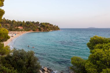 Yunanistan 'ın Chalkidiki yarımadasındaki Akti Koviou plajı. Yaz tatili tatil geçmişi kavramı.