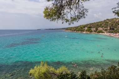 Yunanistan 'ın Chalkidiki yarımadasındaki Akti Koviou plajı. Yaz tatili tatil geçmişi kavramı.