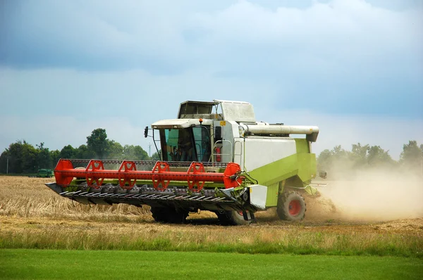 Combineer oogstmachine. — Stockfoto