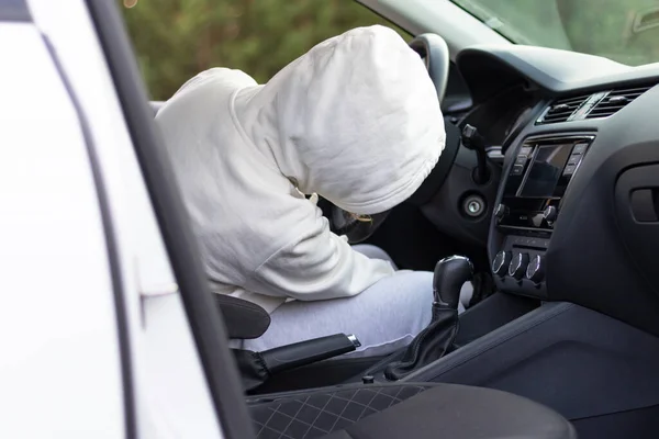 Homme Pull Blanc Avec Une Capuche Est Assis Volant Une — Photo