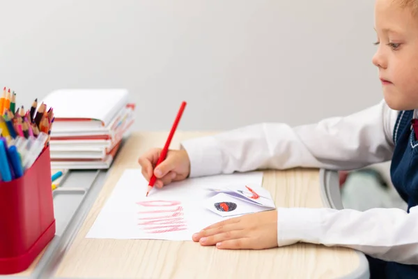 Ragazzo Prima Elementare Disegna Una Cartolina Festa Halloween Con Una — Foto Stock