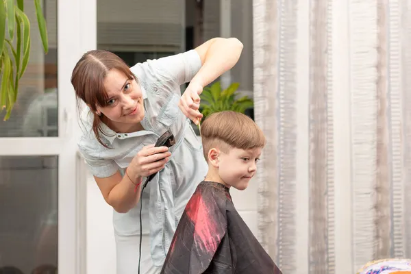 Young Mom Hairdresser Cuts Her Baby Boy Home Hair Clipper — Stock Photo, Image