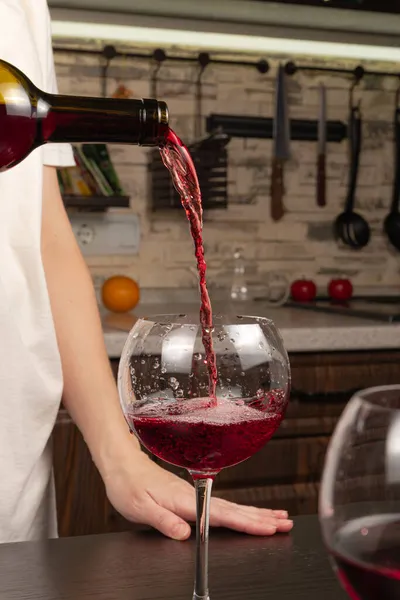 Female Hands Pour Red Dry Wine Bottle Glass Black Wooden — Stock Photo, Image