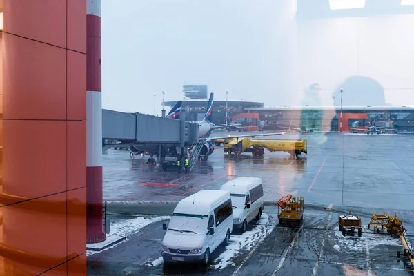 Moskou Rusland 2020 Vliegtuigonderhoud Sheremetyevo Luchthaven Aeroflot Ural Airlines Uitzicht — Stockfoto