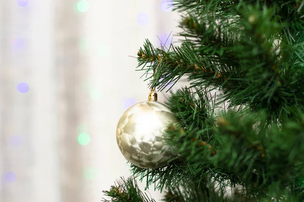 Árvore Ano Novo Com Ramos Verdes Agulhas Com Decorações Natal — Fotografia de Stock