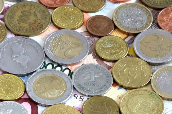 Dinero metálico viejo y nuevos centavos de euro — Foto de Stock