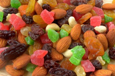 kurutulmuş meyve ve fındık karışımı