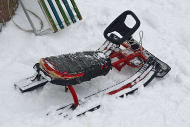 Çocuklar 's kar arabası ve kızak