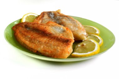 Limonlu kızarmış balık.