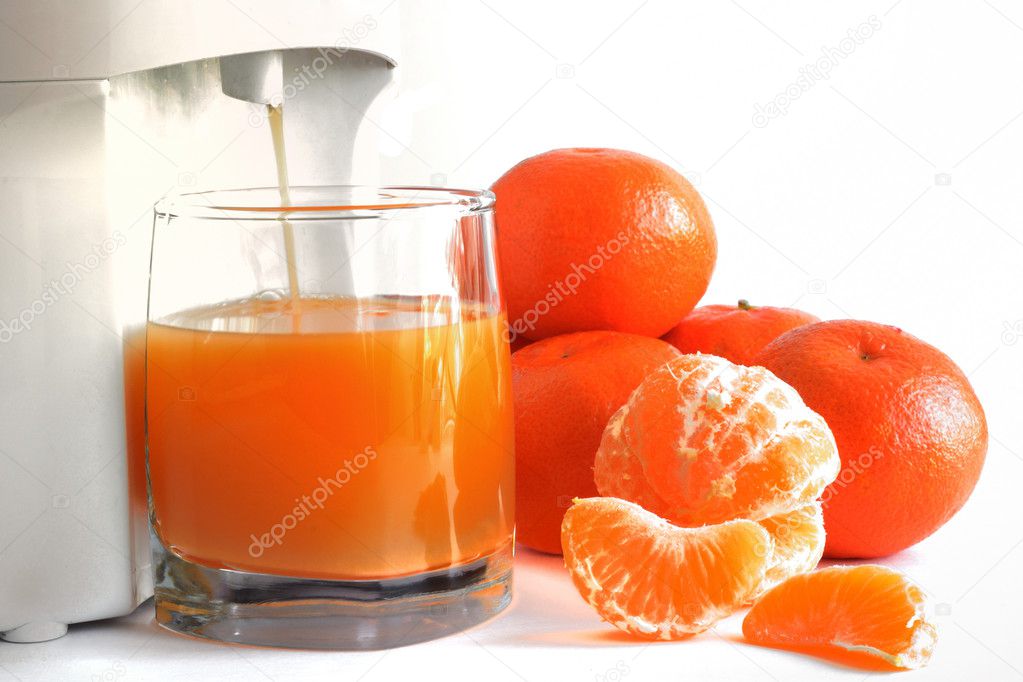 juicer squeezes out orange juice