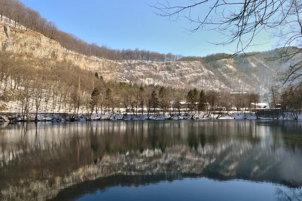 Montaña lago paisaje —  Fotos de Stock