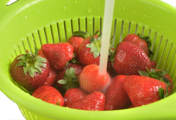 Erdbeeren für Marmelade oder Kompott zubereiten — Stockfoto