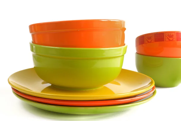 Barevné keramické nádobí izolovaných na bílém pozadí — Stock fotografie