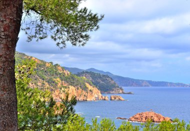 kayalar ile deniz manzarası