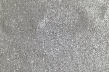 Küçük gümüş süslemelerle süslü, parlak bir kumaş. Arkaplan, a