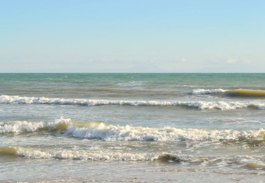 Küçük bir fırtına ve rüzgâr sırasında deniz manzarası. Arka plan, soyutlama.