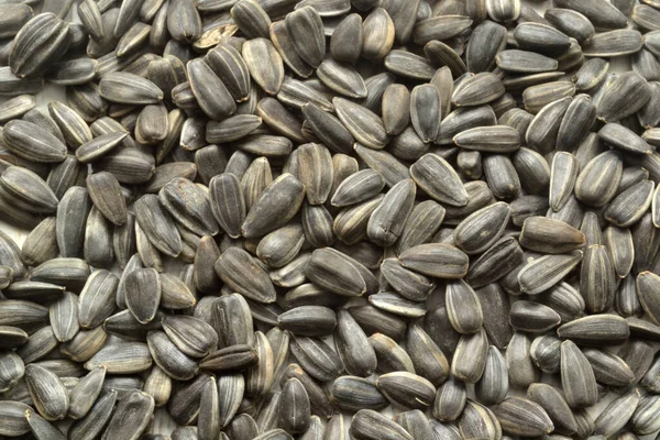 Zonnebloempitten Zaden Een Zwarte Schil Verspreid Tafel — Stockfoto