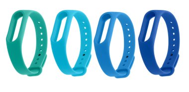 Spor bilekliği için kayış, beyaz arka planda izole edilmiş farklı renklerde silikon kayışlar, kolaj.