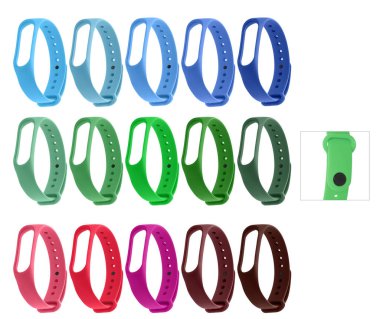 Beyaz arka planda izole edilmiş bir fitness bileziği için silikon kayış, kolaj.