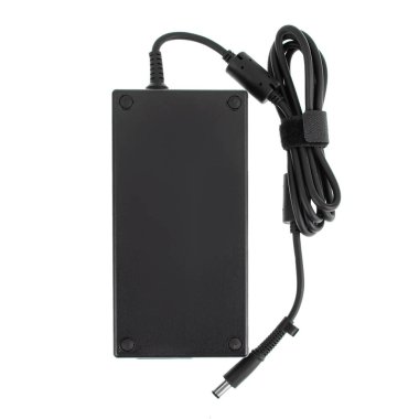 dizüstü bilgisayar güç adaptörü beyaz arkaplanda izole edildi