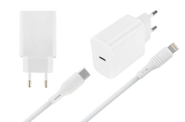 Telefon tableti için güç adaptörü, beyaz arkaplanda izole