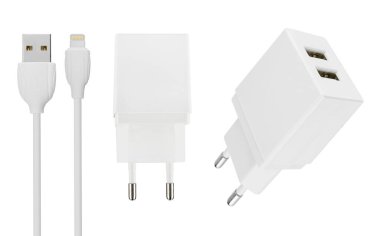 Telefon tableti için güç adaptörü, beyaz arkaplanda izole