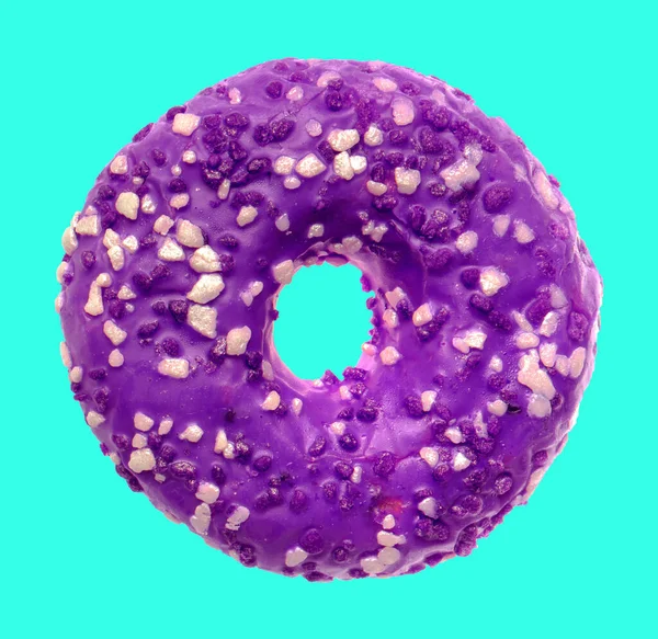 Üppige Donut Mit Sahne Bedeckt Auf Blauem Hintergrund Isolation — Stockfoto