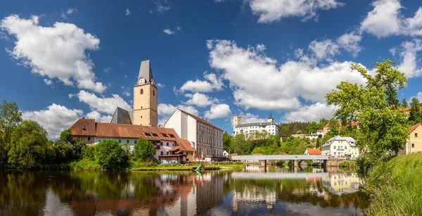 Rozmberk slott - Rosenberg slott - i södra Böhmen, Rozmberk nad Vltavou, Tjeckien — Stockfoto