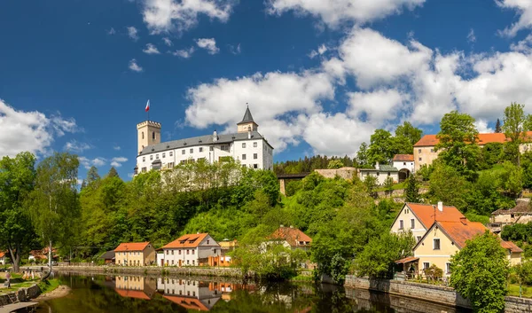 Rozmberk kastély - Rosenberg kastély - Dél-Csehországban, Rozmberk nad Vltavou, Cseh Köztársaság — Stock Fotó