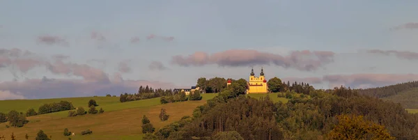 Landschap Met Het Klooster Van Berg Van Moeder Gods Kerk — Stockfoto