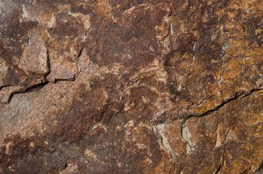 Eski kaya yüzeyinin dokusu yakından geliyor..