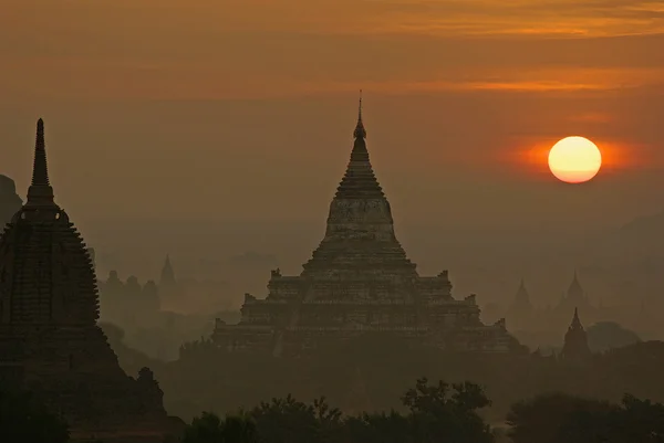 BAGAN amaneceres en Myanmar —  Fotos de Stock