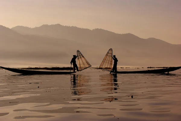 Rybář na jezeře inle Lake, myanmar — Stock fotografie