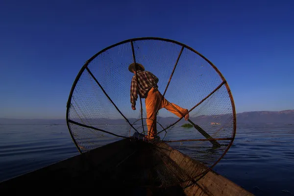 Halász a Inle Lake, Mianmar — Stock Fotó