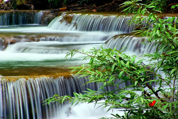 Huay mae Ka Min cachoeira em kanchanaburi, Tailândia — Fotografia de Stock