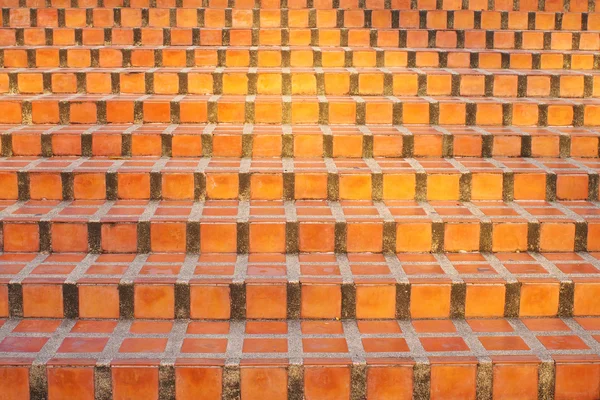 Fondo de escalera de ladrillo naranja en la salida del sol por la noche — Foto de Stock