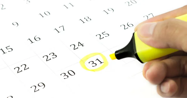 Yellow circle. Mark on the calendar at 31. — Stock Photo, Image