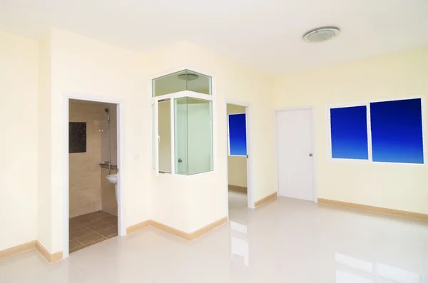 Wohnzimmer, Schlafzimmer und Toilette im Neubau Haus mit — Stockfoto