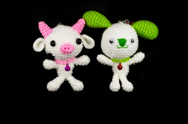 Main crochet porc blanc avec nez rose et lapin blanc avec — Photo