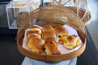 Sepette masada kahvaltı için lezzetli ekmek