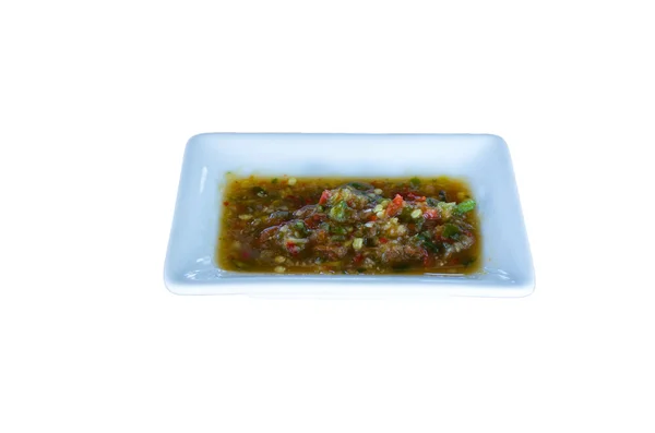 Пряный соус из морепродуктов на белом фоне, тайская еда — стоковое фото