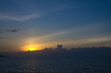 Deniz, samui Adası tropik günbatımı. Tayland