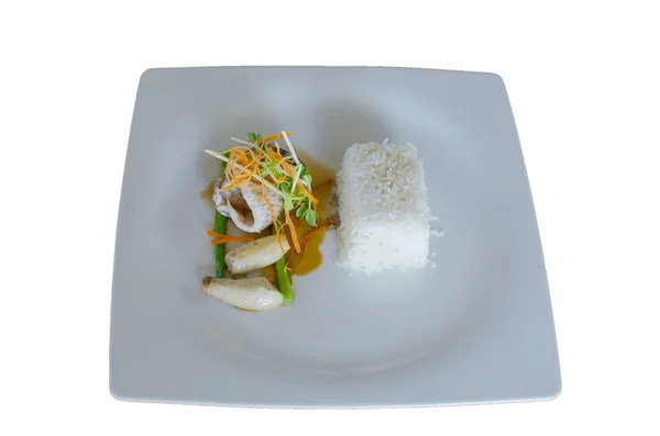 Filé grelhado de seabass com molho teriyaki, serv com riacho — Fotografia de Stock