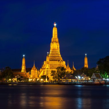 Twilight Saat wat arun Bangkok chao phraya Nehri boyunca, t