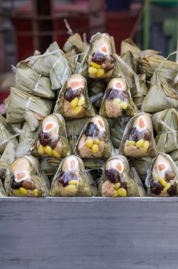 taze pirinç hamur tatlısı veya zongzi. Çin yemeği dim sum