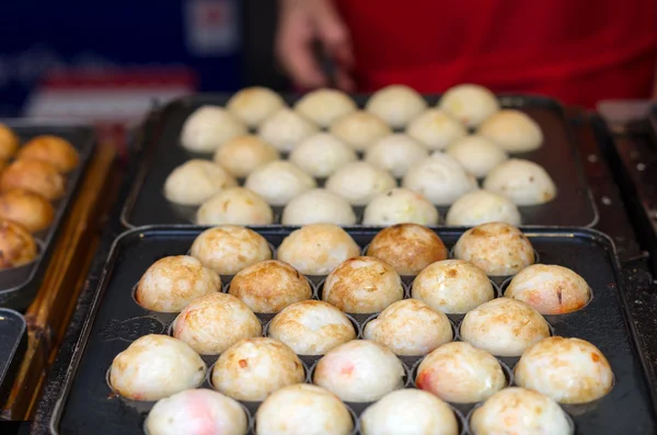 Poffertjespan: vlees ballen als Japanse stijl op pan — Stockfoto
