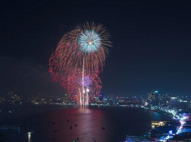 pattaya cityscape deniz çok renkli havai fişek twilight yerinde olmak